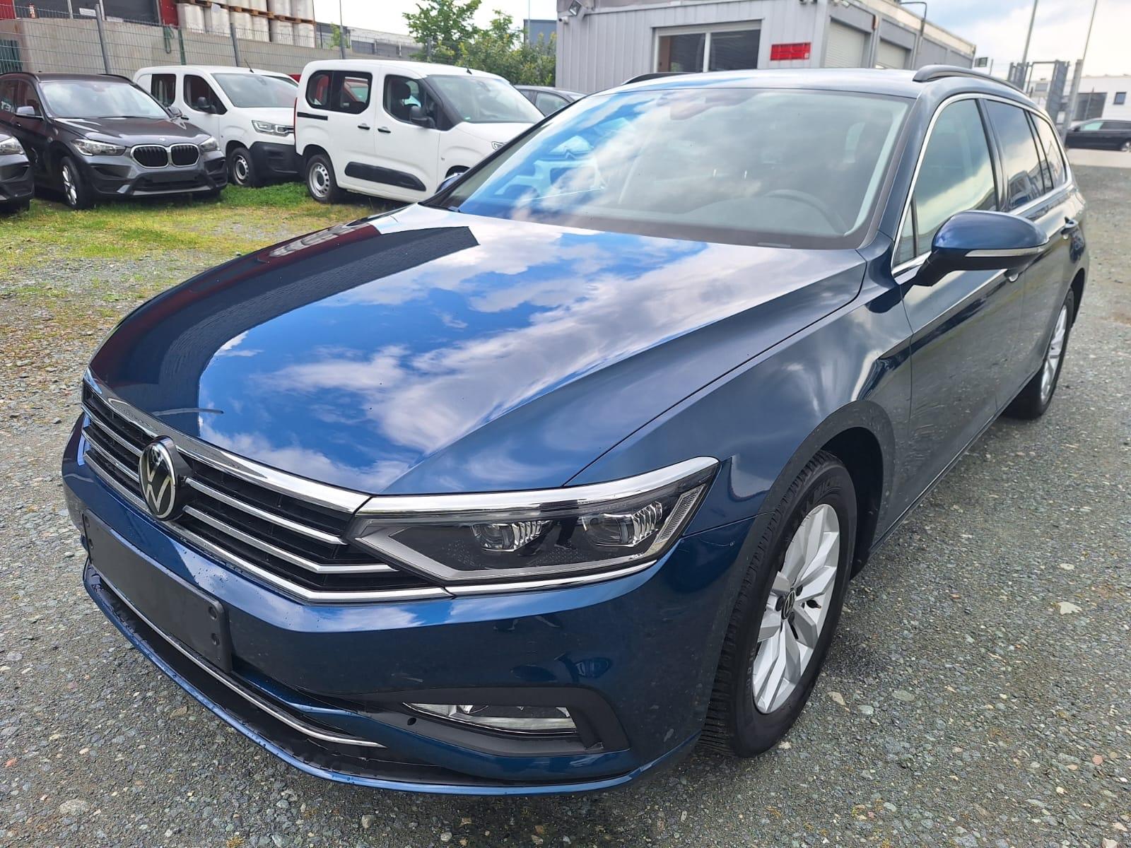 Volkswagen PASSAT 1.6 TDI DSG VARIANT * NAVI * MATRIX LED