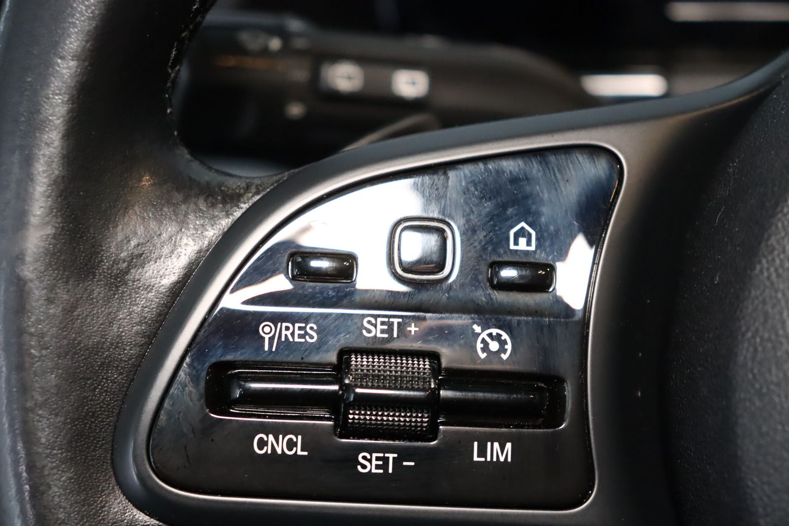 Fahrzeugabbildung Mercedes-Benz GLA 200 d * Leder * SHZ * AHK