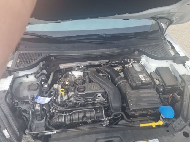 Fahrzeugabbildung SKODA Karoq 1,5 TSI DSG Sportline NAVI LED MATRIX AHK