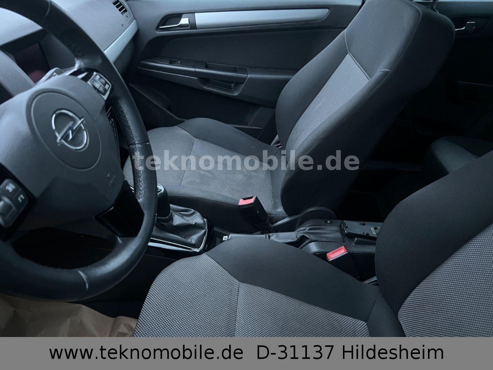 Opel Astra 2011 — photo 7