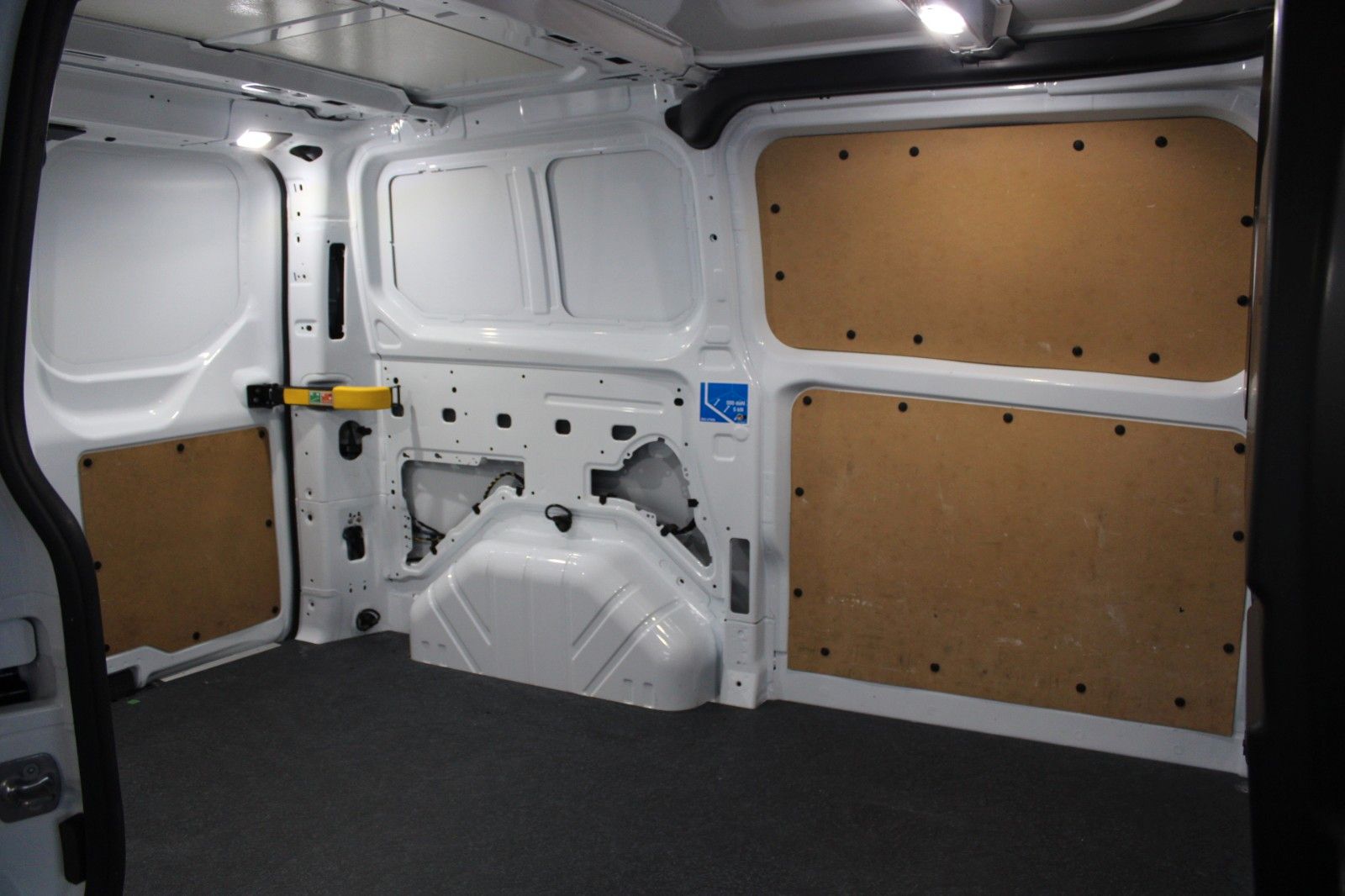 Fahrzeugabbildung Ford Transit Custom L1 Kasten AHK Dachträger 1.Hand