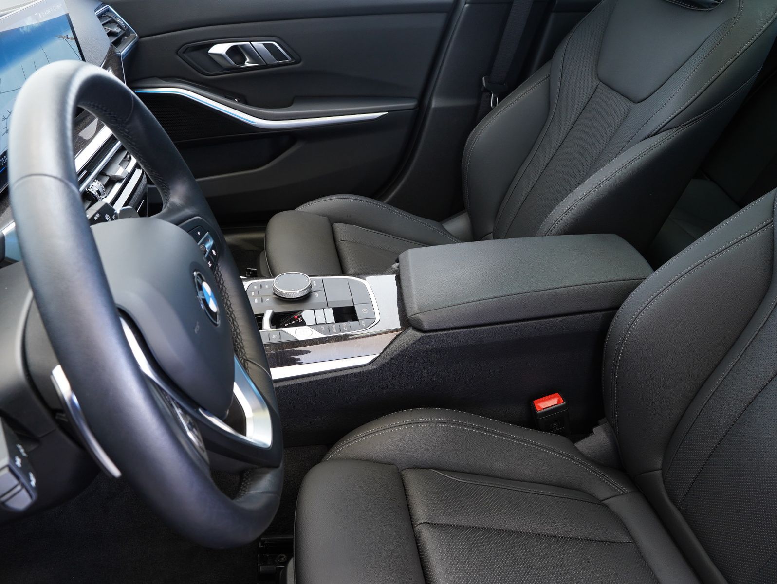 Fahrzeugabbildung BMW 320 d xDrive Touring LED/NAVI/ACC/PANORAMA