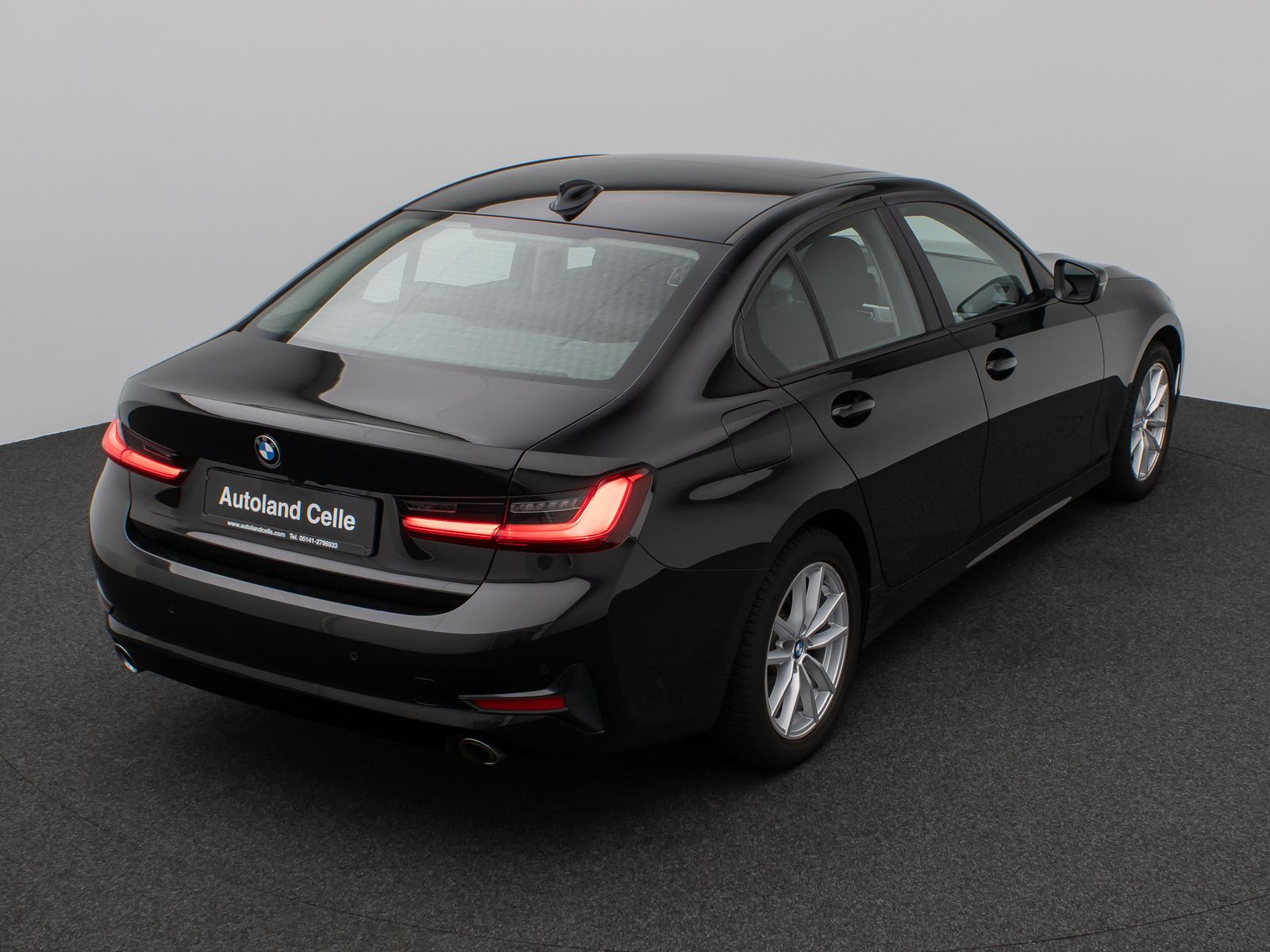 Fahrzeugabbildung BMW 320d xD  Glasdach Kamera DAB Geschwindigkeitsreg