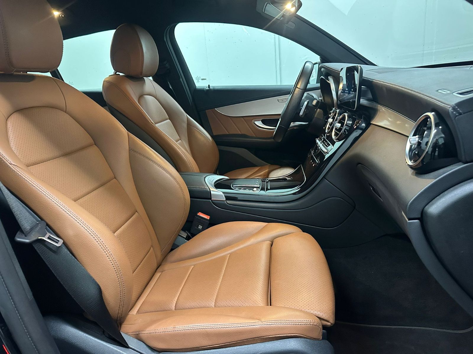 Fahrzeugabbildung Mercedes-Benz GLC 220 d 4MATIC Coupé *AMG-LINE*DISTRO*KAMERA*