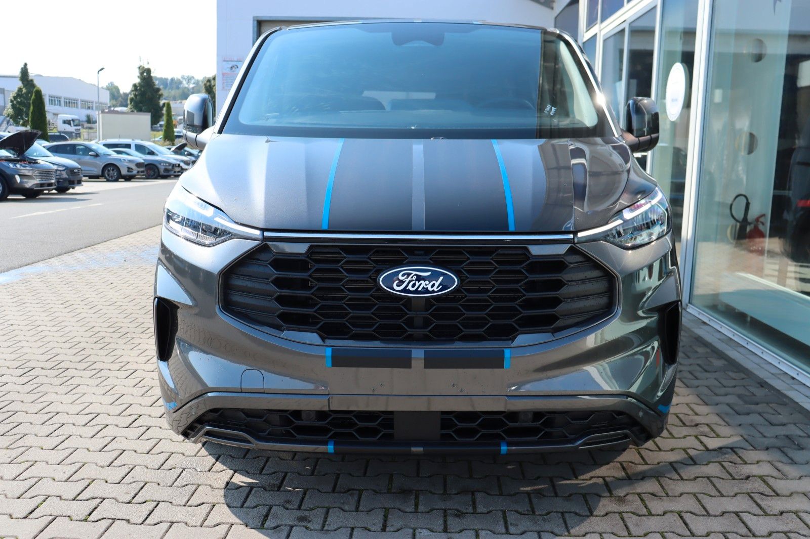 Ford Tourneo Custom Sport 2.0 EcoBlue 320 L1 imagem 2