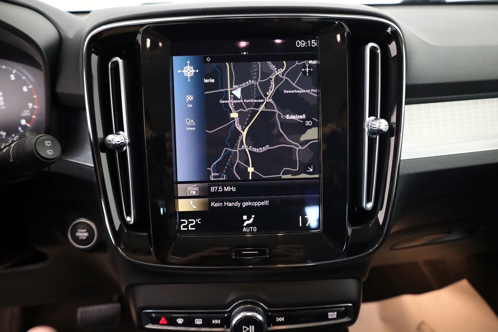 Fahrzeugabbildung Volvo XC40 T3 Momentum Pro, Navi, LED, DAB, PDC