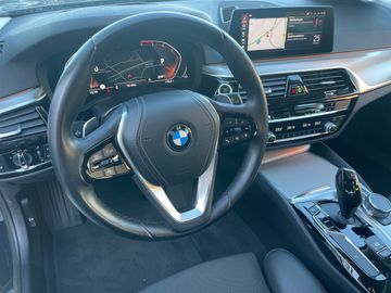 BMW 520d xDrive Touring Sport Line Head-Up LED RFK