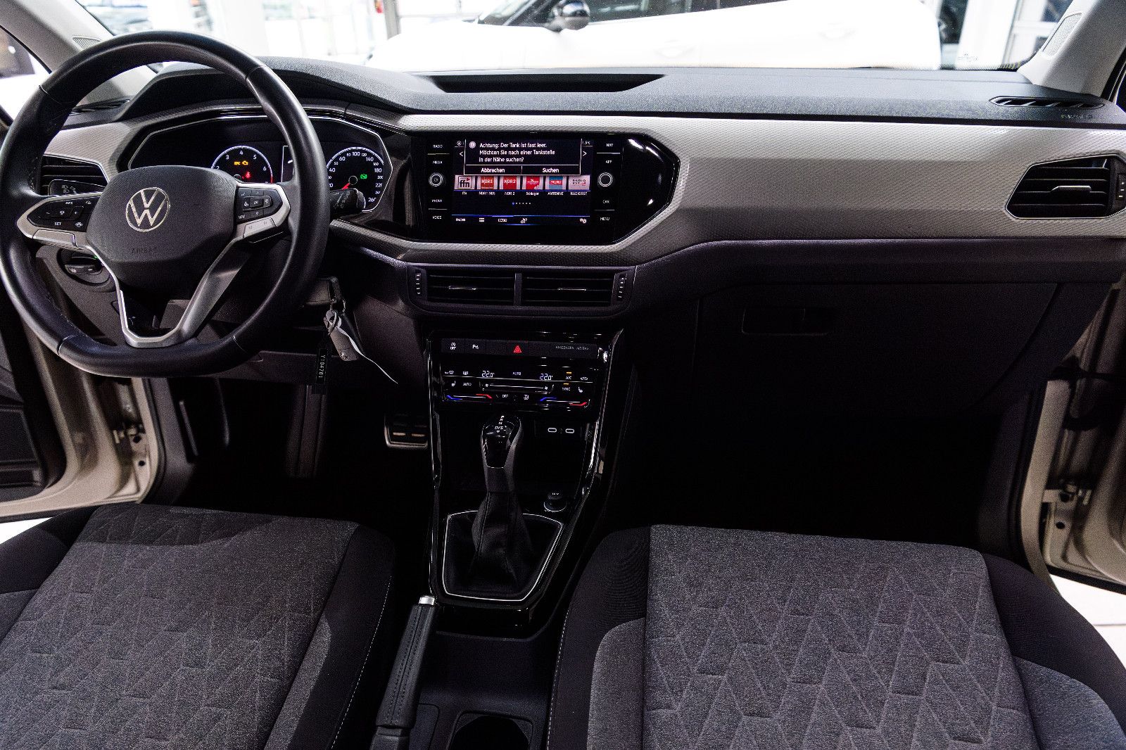 Fahrzeugabbildung Volkswagen T-Cross Move+AHK+GJR+NAVI+SHZ+ALU+ACC+DAB