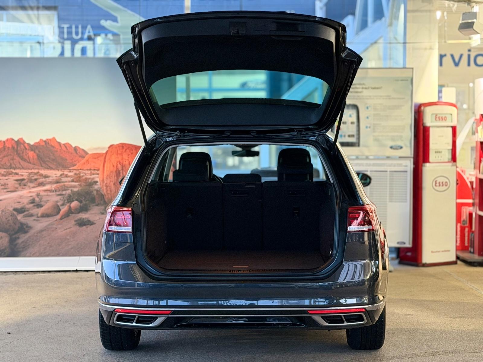 Volkswagen Passat Passat*Variant*2.0 TDI*DSG*R-Line*AHK*CAM*LED*LM, миниатюра 14