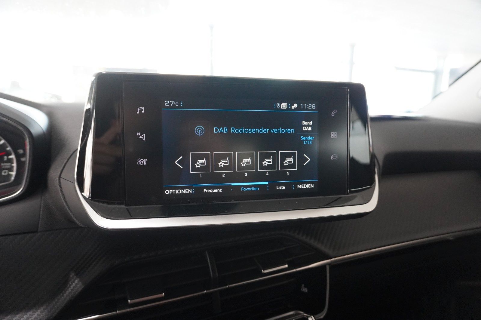 Fahrzeugabbildung Peugeot 2008 1.2T ALLURE AT NAVI/LED/KAMERA/SHZ/VIRT.