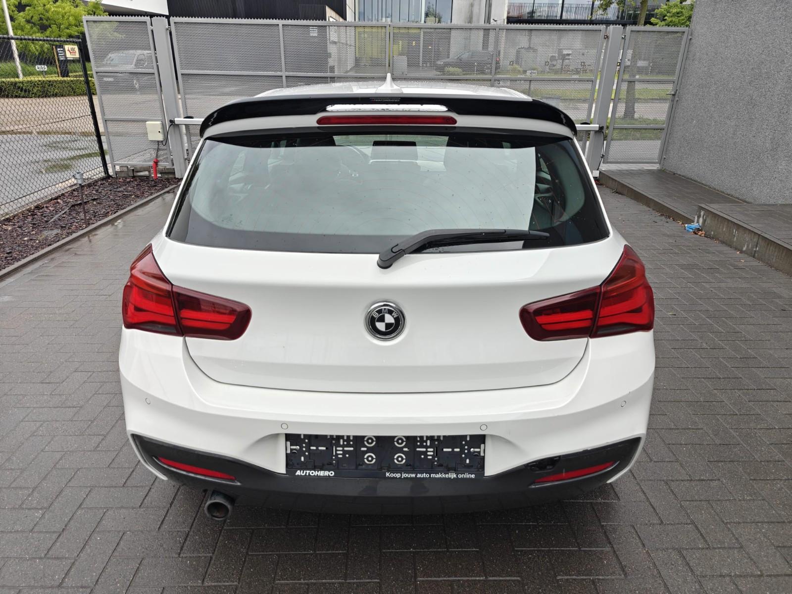 BMW 118i  M-PAKET  NAVI LED ALU 18 AUTOMAAT