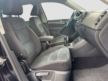 Volkswagen Tiguan - 12