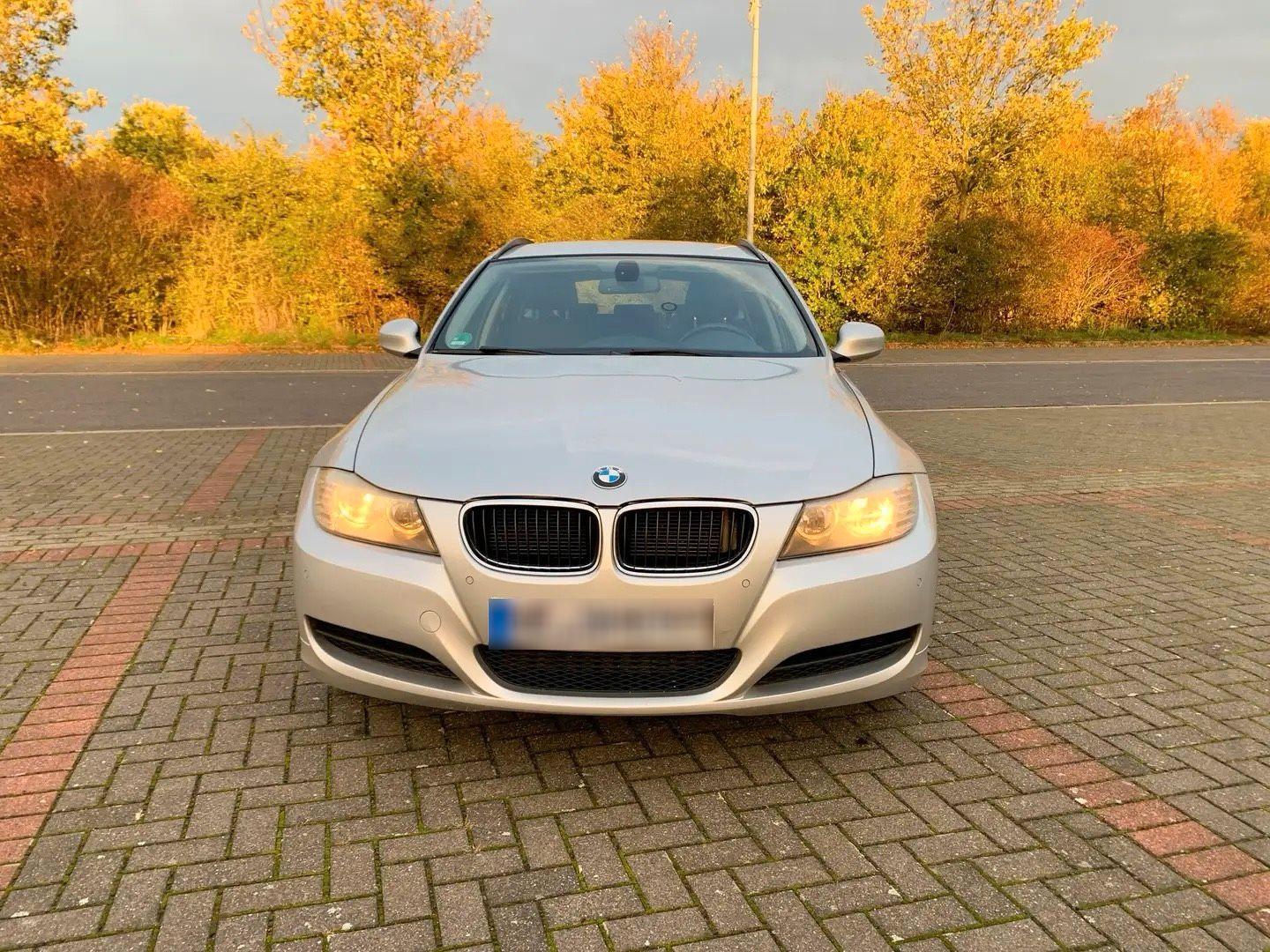 BMW 316 2010 — interior