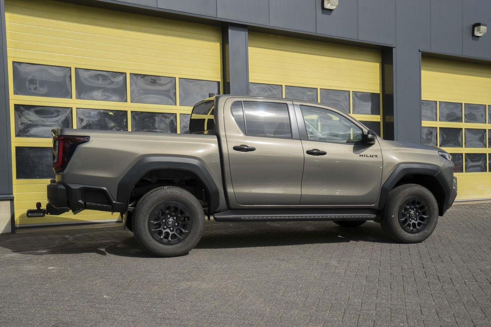 Toyota Hilux 2.8 D-4D MHEV Double Cab Auto 4WD Comfort imagem 3