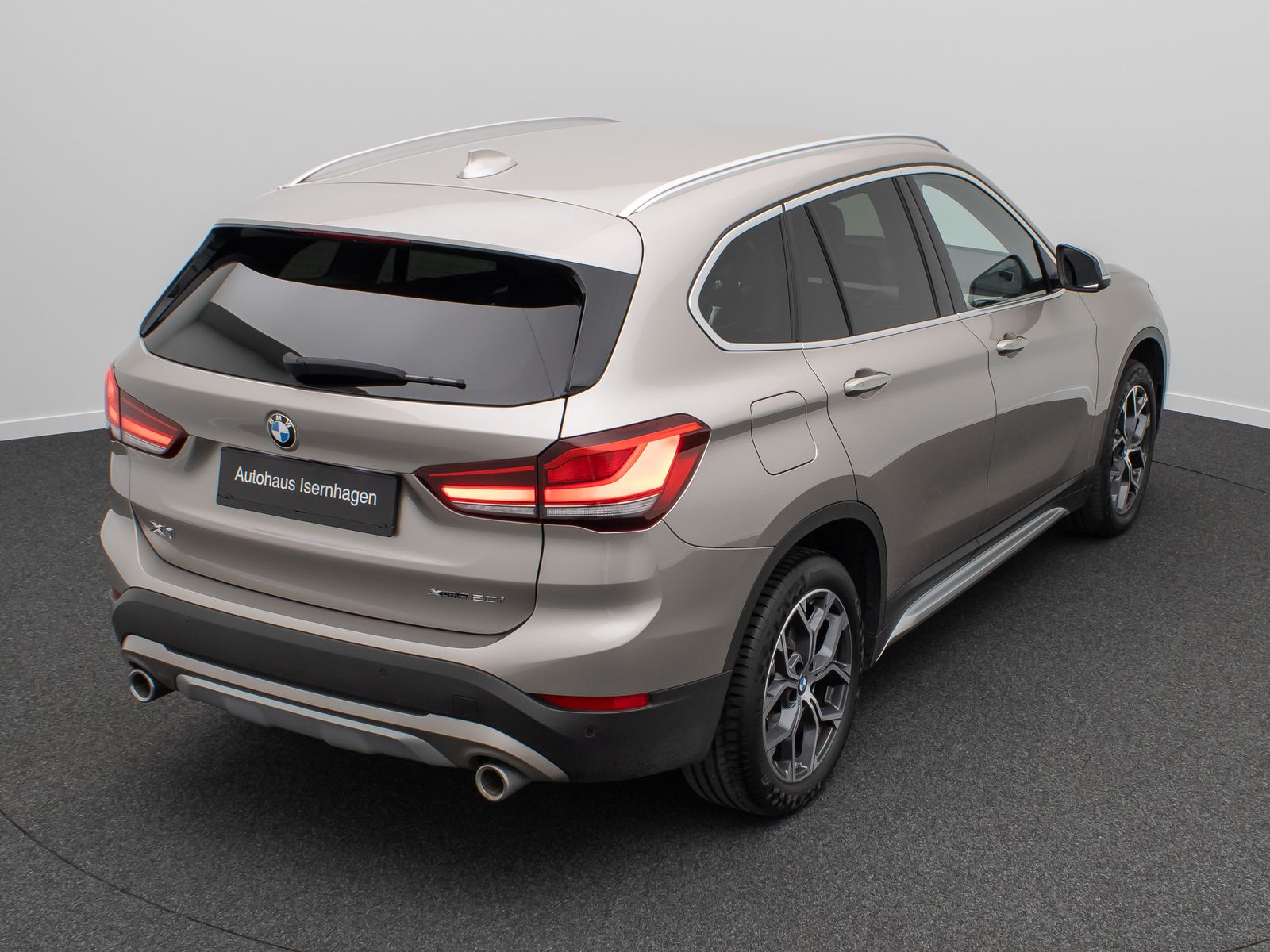Fahrzeugabbildung BMW X1 xD20i xLine Kamera Lenkrhzg Navi+HUD DAB HiFi