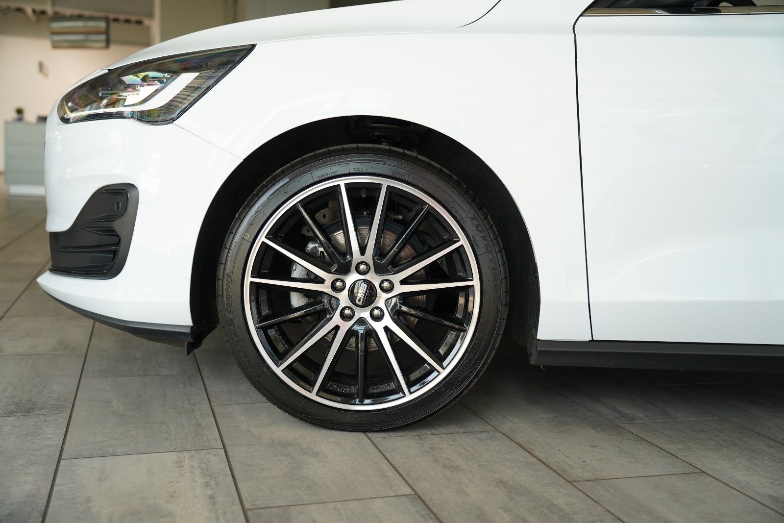 Fahrzeugabbildung Ford Focus Titanium Hybrid*Winter P.*AHK *SYNC4