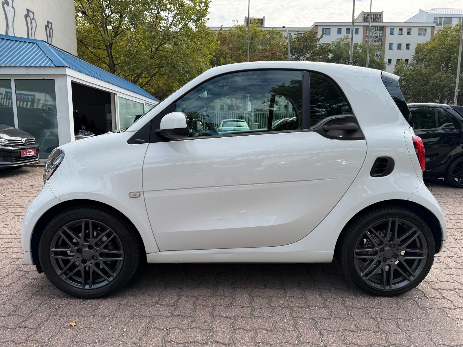 Smart fortwo 66kW DCT*BRABUS*LEDER*PANO*NAVI*SHZ*KAM*