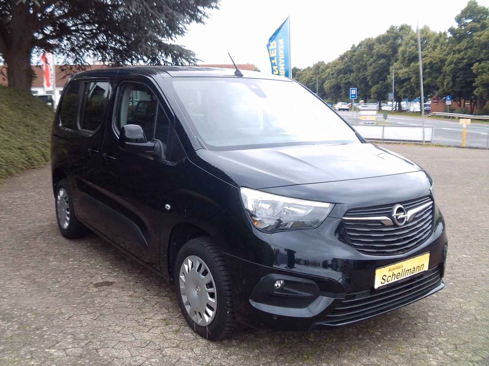 Opel Combo Life 1.5D Elegance PDC+Kam SHZ LHZ Navi-Ap