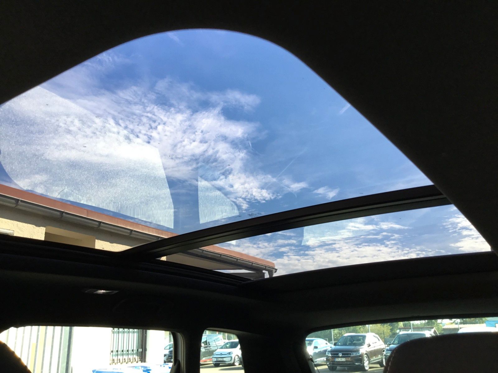 Fahrzeugabbildung SKODA Karoq 2.0l TSI DSG 4x4 Sportline+Pano+Standheizu