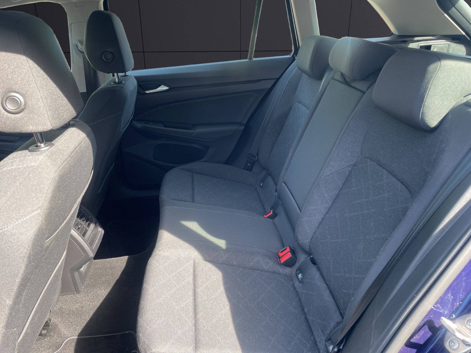 Fahrzeugabbildung Volkswagen Golf VIII Variant Life *AHK*PDC*Ambiente*Navi*