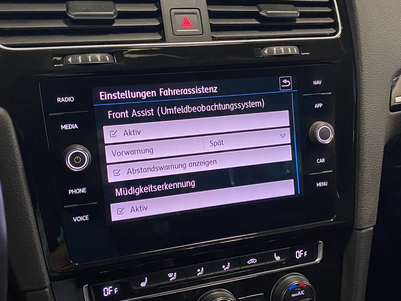 Fahrzeugabbildung Volkswagen Golf  7 1.4 TSI Highline+NAVI+LED+ergoActive+ACC