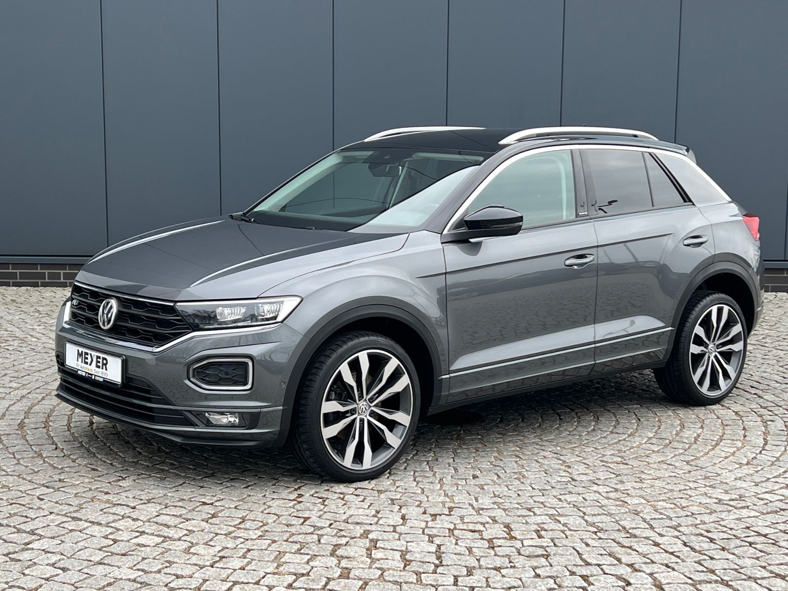Fahrzeugabbildung Volkswagen T-Roc R-Line 1.5 TSI IQ.DRIVE *AHK, Climatronic,