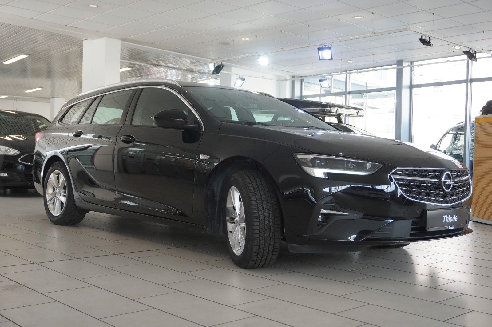 Fahrzeugabbildung Opel Insignia B ST 2.0T ELEGANCE NAVI/LED/SPORT/VIRTU