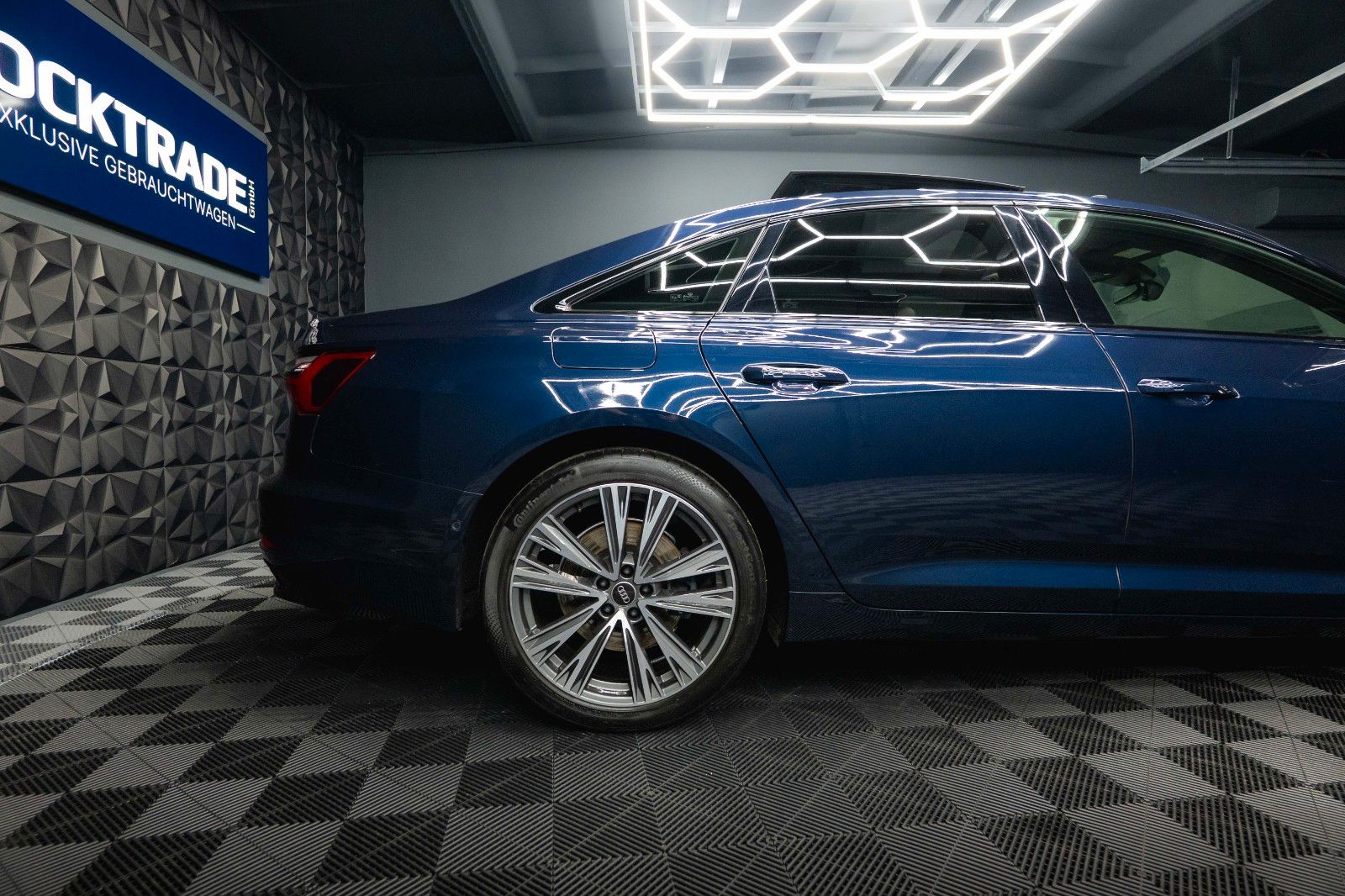 Fahrzeugabbildung Audi A6 55 TFSI quattro S-Line Sport Black Design ACC