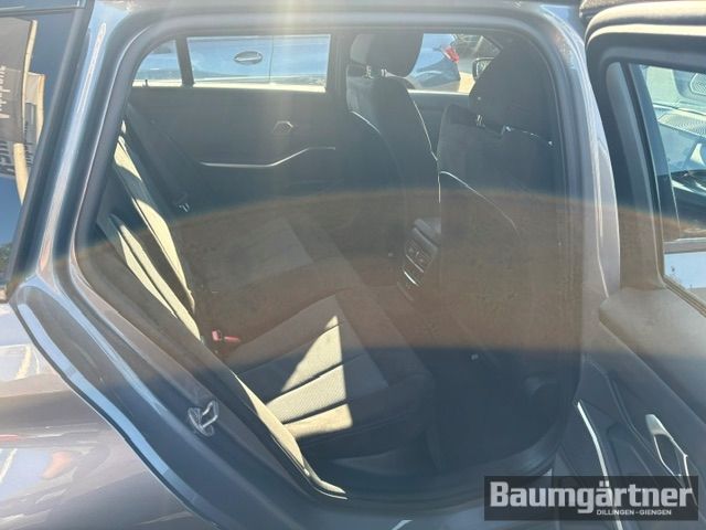 Fahrzeugabbildung BMW 330 i xDrive M-Sport Touring Kamera/ACC/Sitzh. - mit KI generiert/bearbeitet