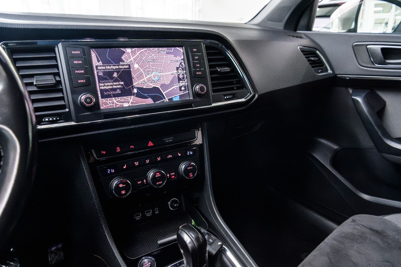 Fahrzeugabbildung SEAT Ateca Xcellence 4Drive +DSG+ Navi + AHK + Kamera