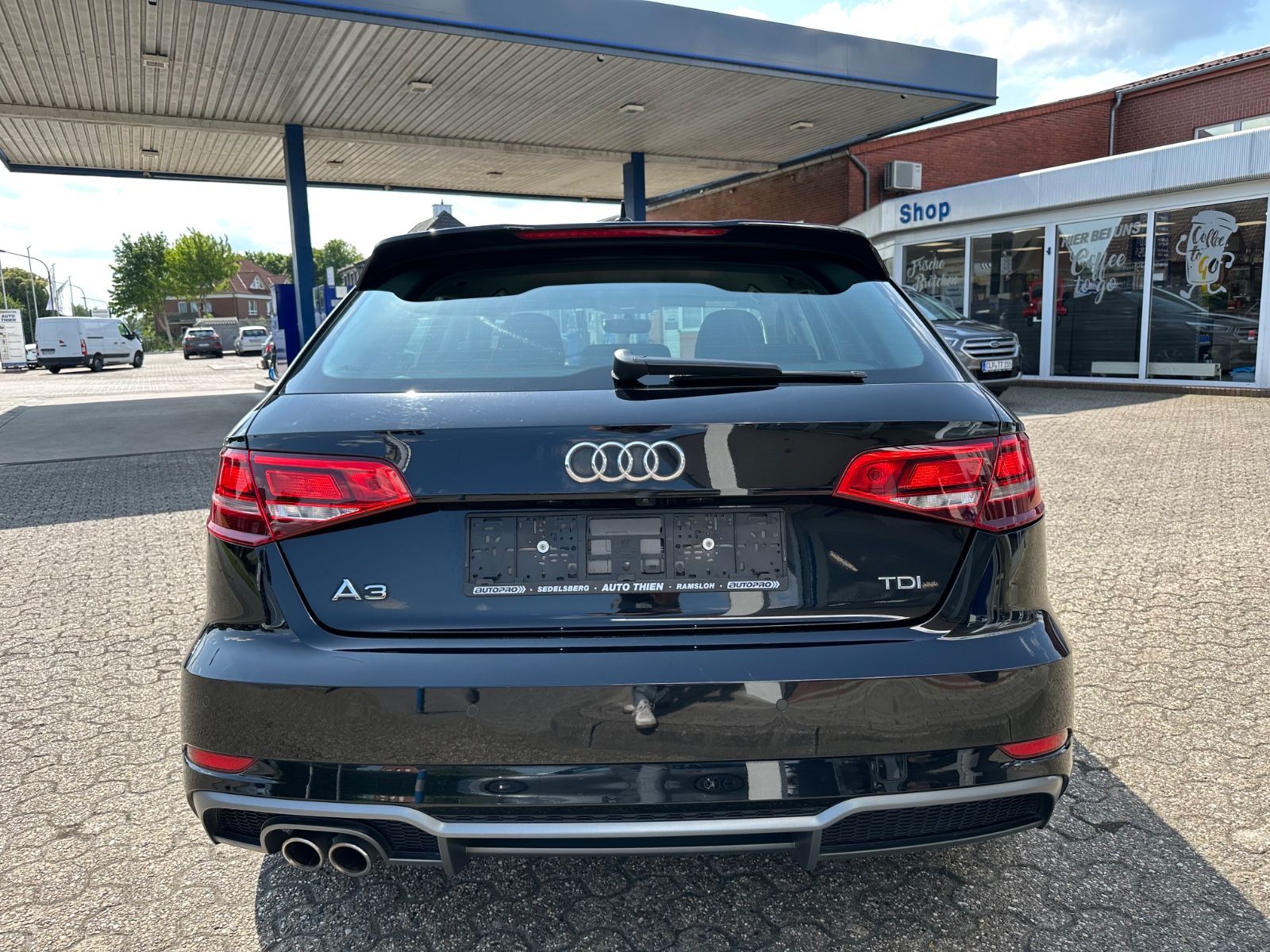 Fahrzeugabbildung Audi A3 2.0 TDI Sportback S line S tronic Navi/BiXeno