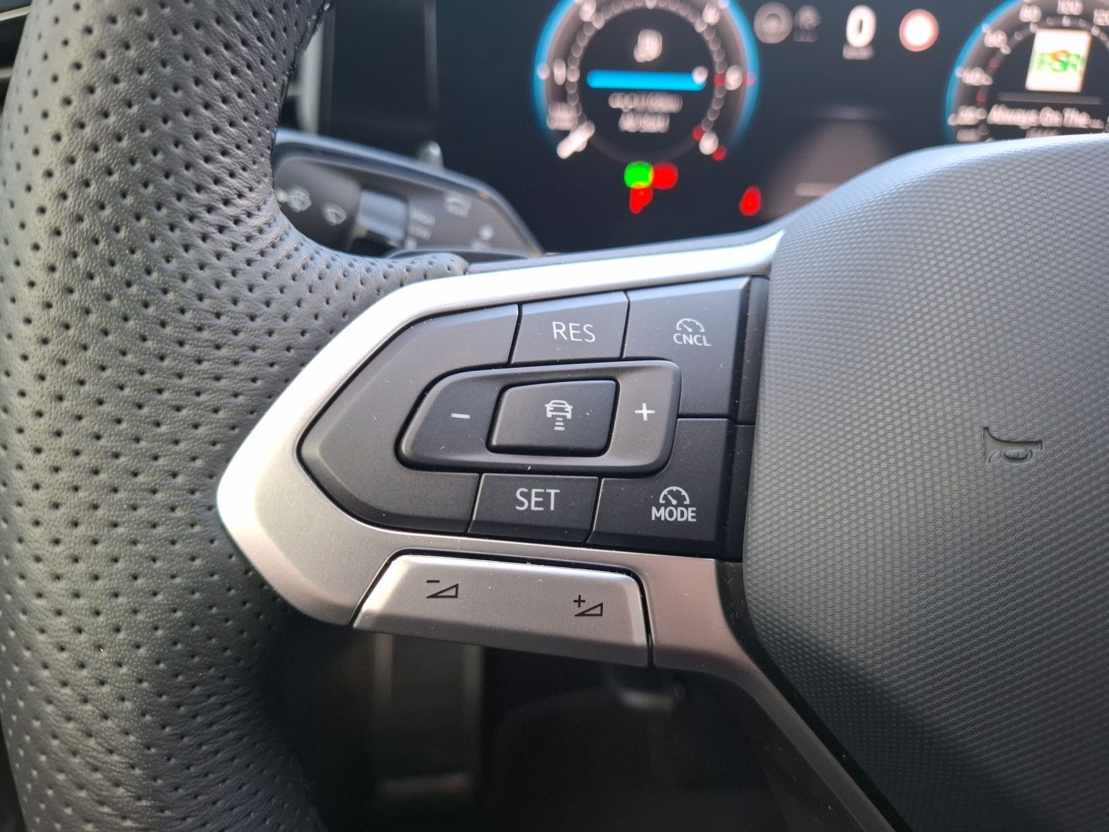 Fahrzeugabbildung Volkswagen Passat Variant TDI R-line DSG Standhzg. Matrix N