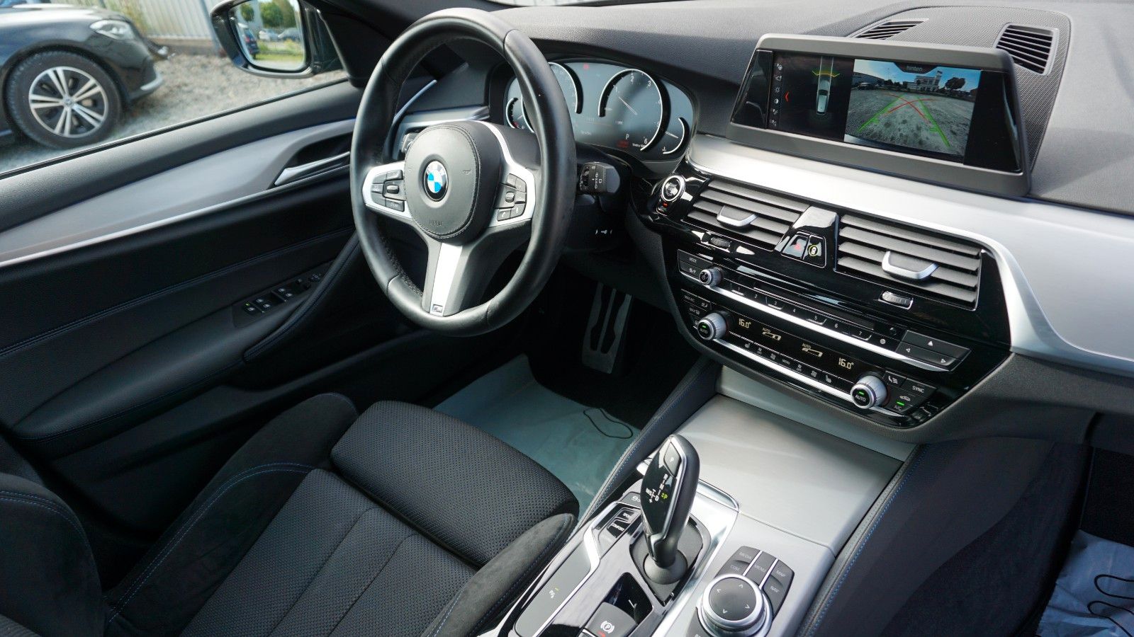 Fahrzeugabbildung BMW 520d xDrive Touring M Sport Navi,LED,Kamera,SH