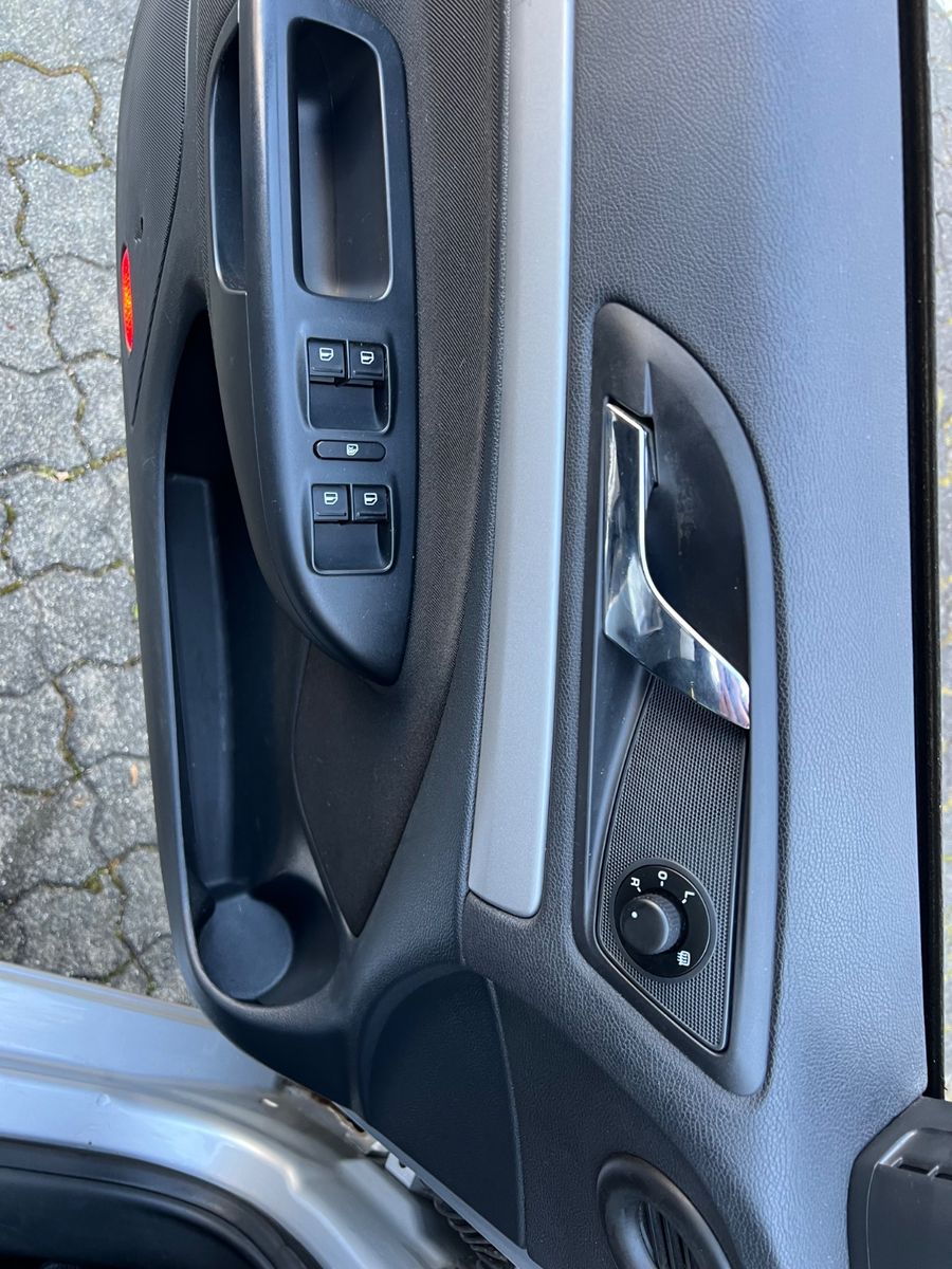 Fahrzeugabbildung SKODA Octavia 1.6 TDI Combi Family * NAVI *AHK*