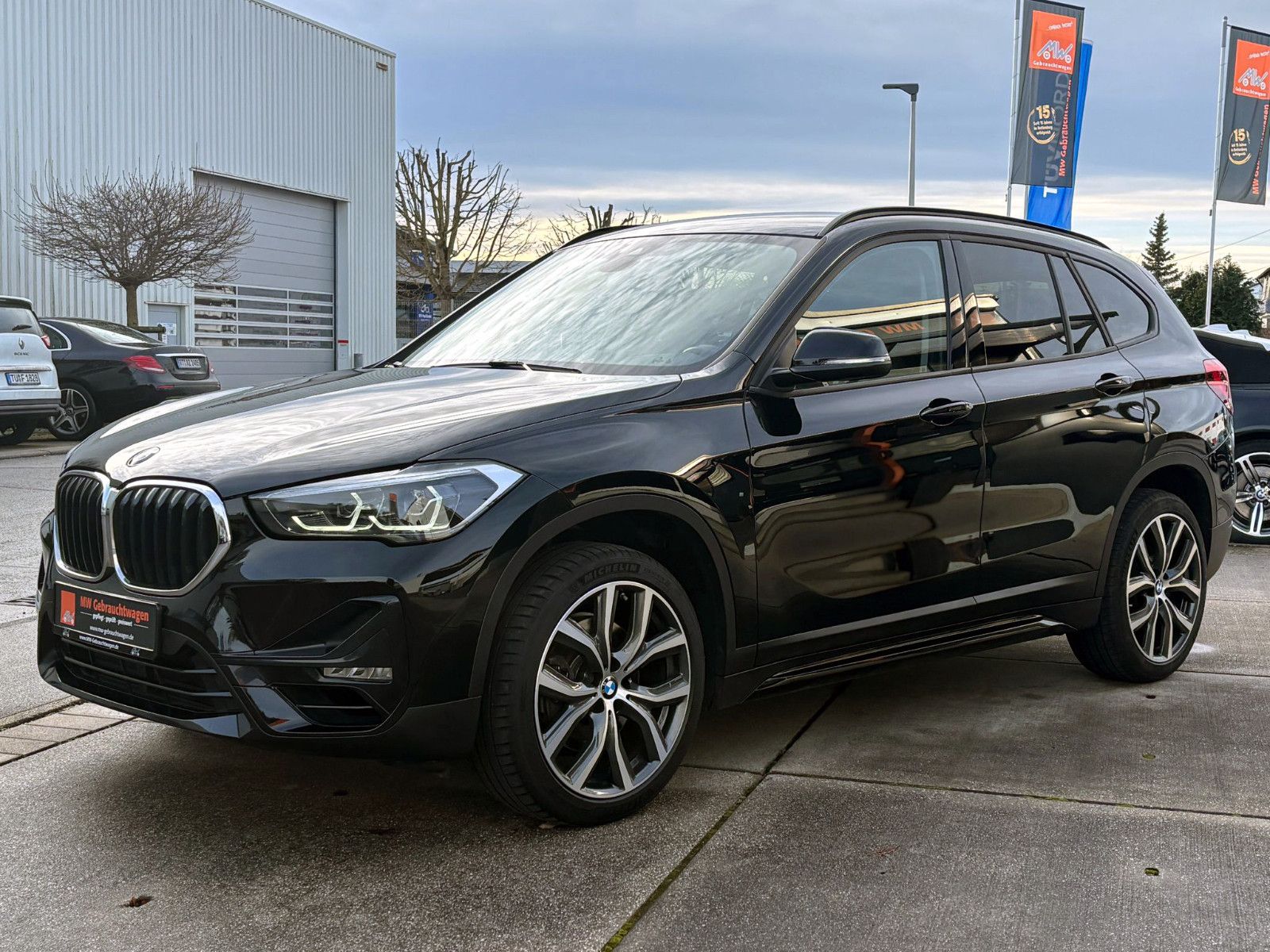 Fahrzeugabbildung BMW X1 sDrive 20i Sport-Line LED SHZ PDC KAM TEMP BT