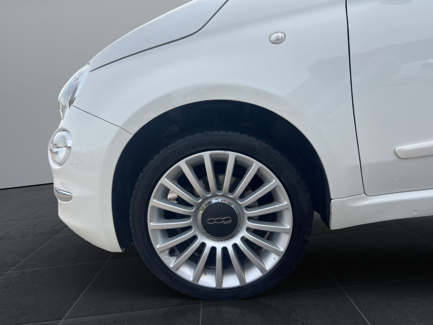 Fahrzeugabbildung Fiat 500 Lounge 1.2 8V Faltdach Musikstreaming SD Tel