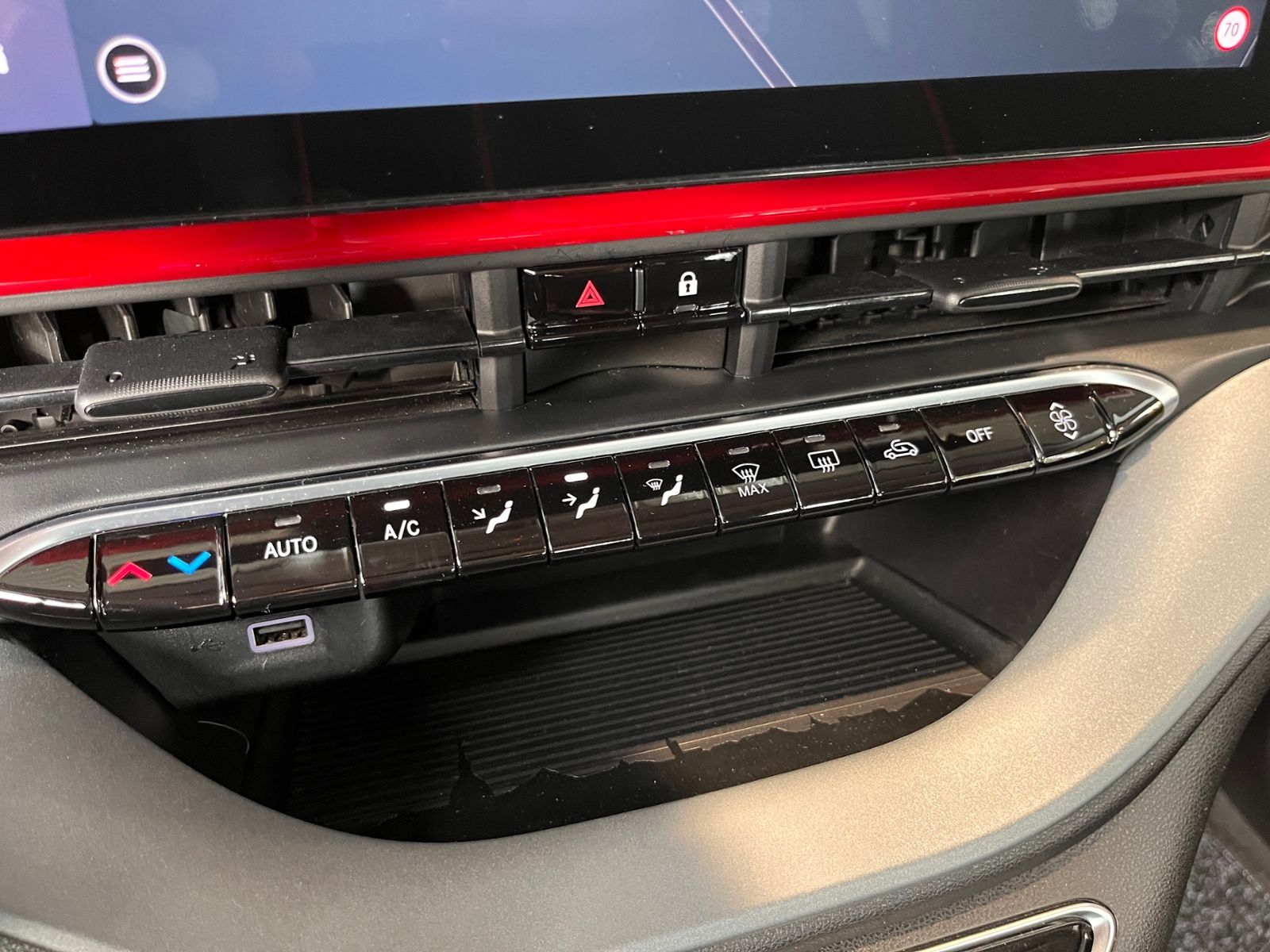 Fahrzeugabbildung Fiat 500e  42 kWh Akku Red NAVI KLIMA