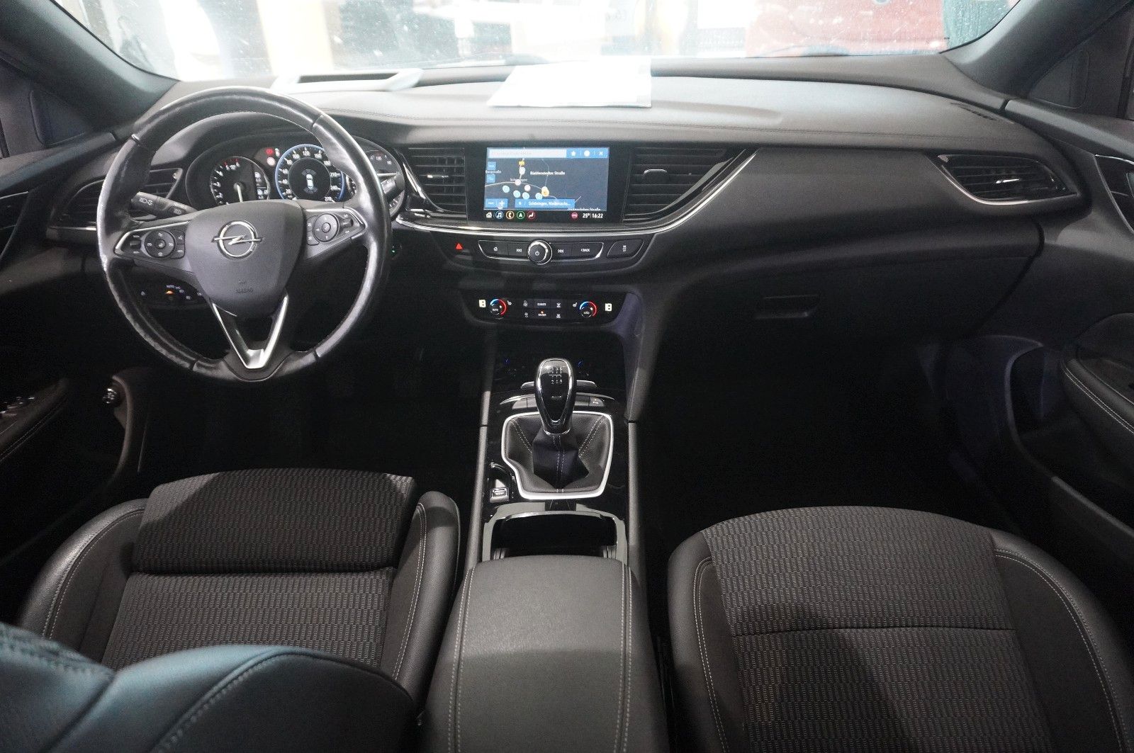 Fahrzeugabbildung Opel Insignia B ST 2.0D INNOV. NAVI/LED/KAMERA/AHK