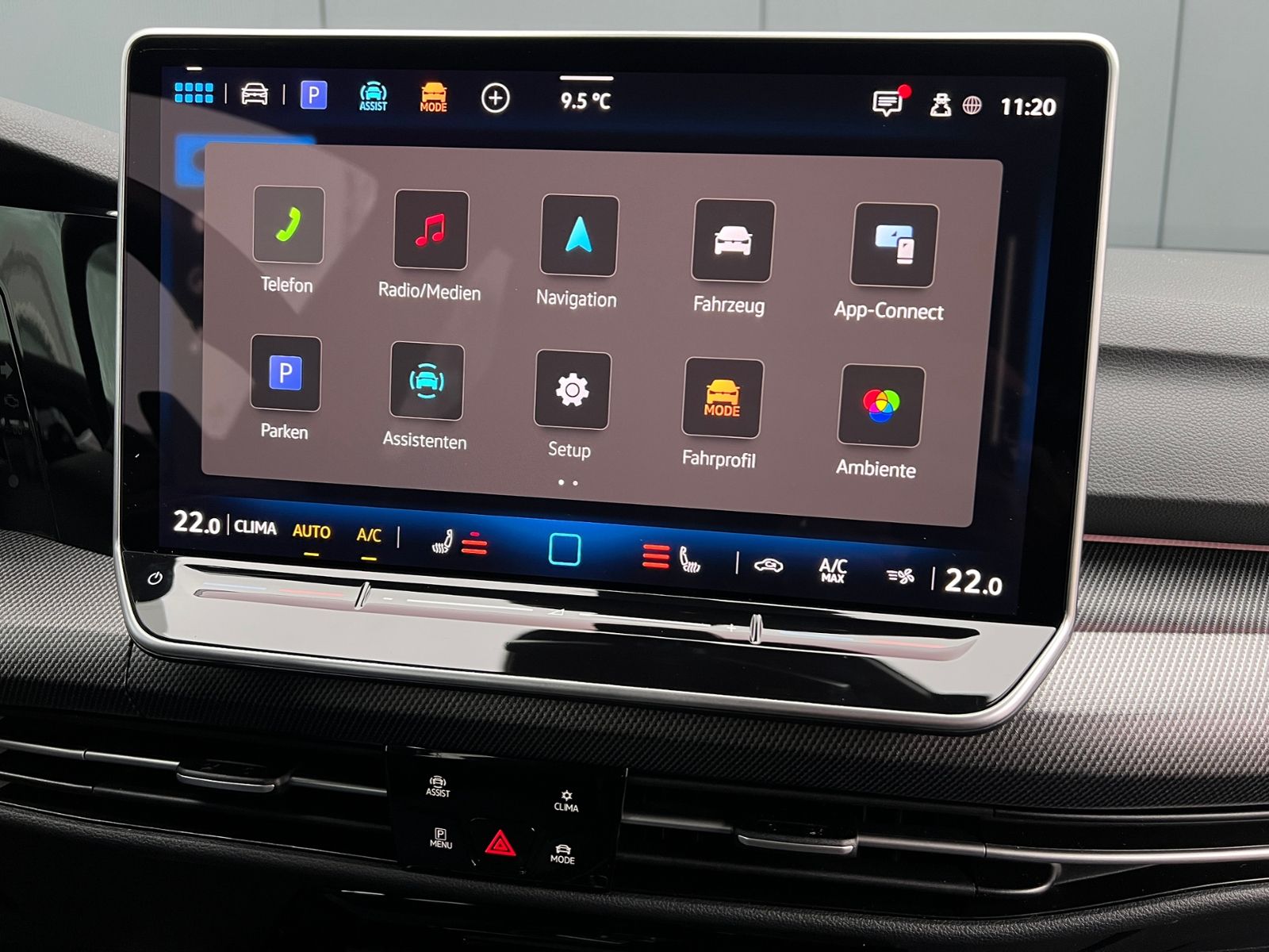 Fahrzeugabbildung Volkswagen Golf VIII R 2.0 TSI DSG 4MOTION *IQ.Light, Black