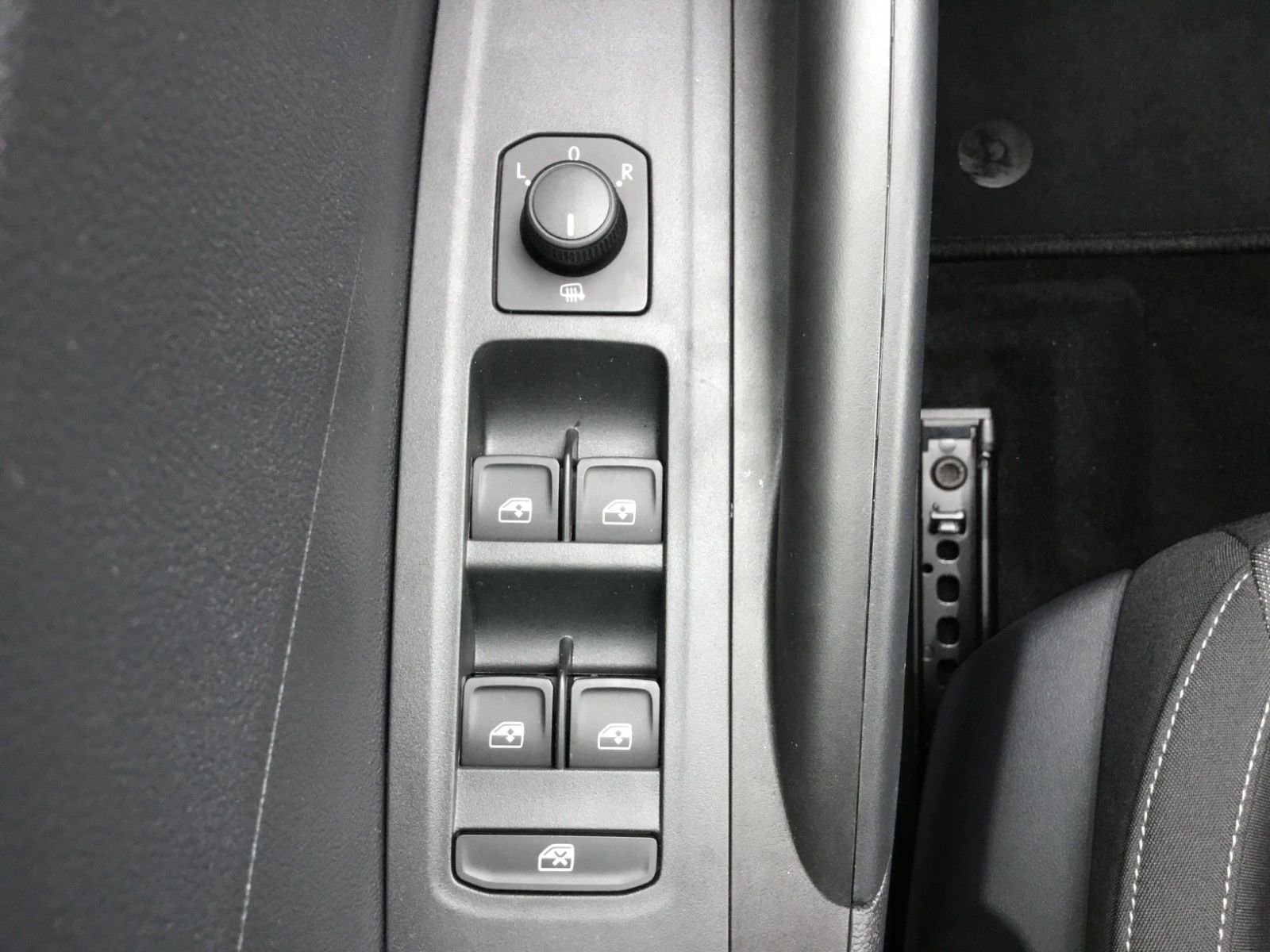 Fahrzeugabbildung SKODA Fabia 1.0l TSI DSG Selection+15"+LED+Sitzheizung