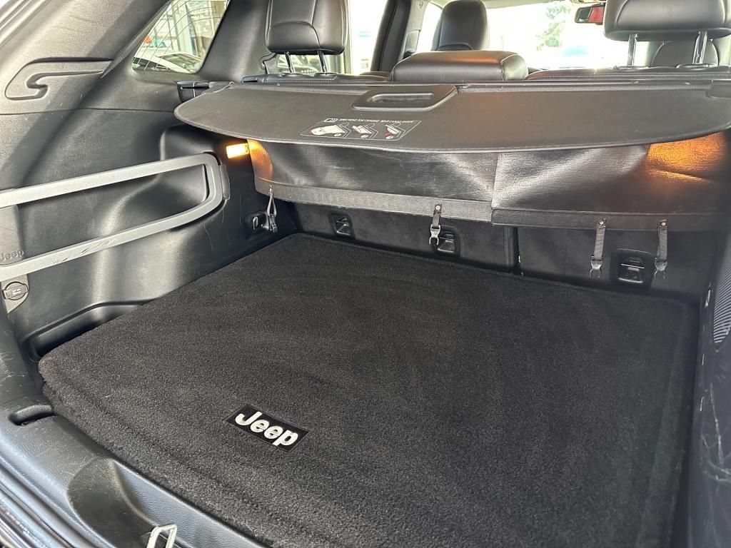 Fahrzeugabbildung Jeep Cherokee 2,2 MultiJet Overland 4WD Pano BiXenon