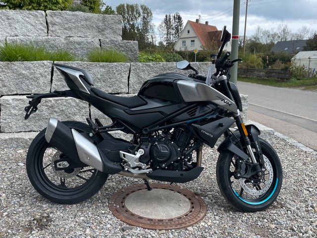 CFMOTO 450 NK 2024 schwarz + weiss