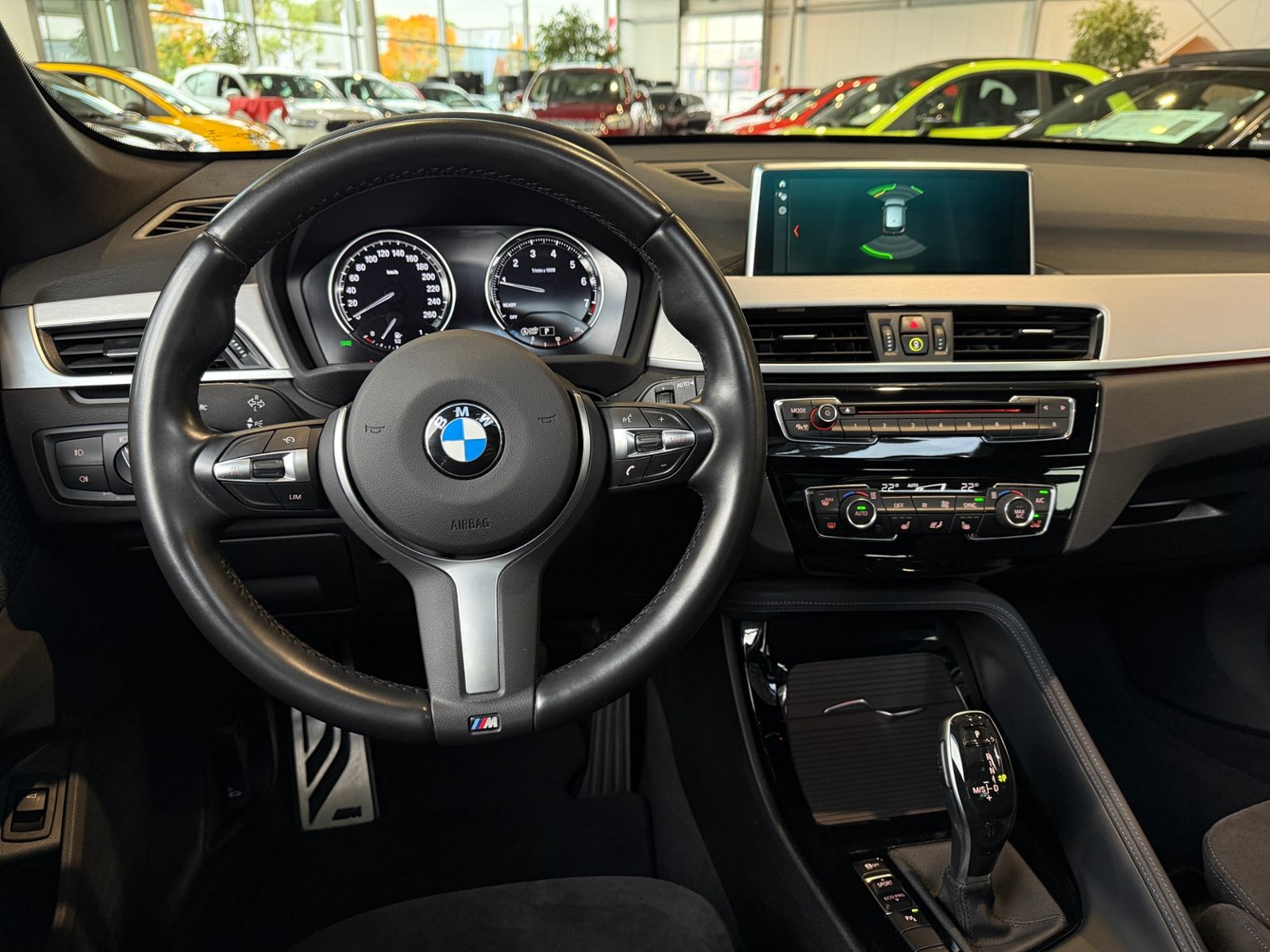 Fahrzeugabbildung BMW X1 xDrive 20 i M Sport PANO AHK HUD LED