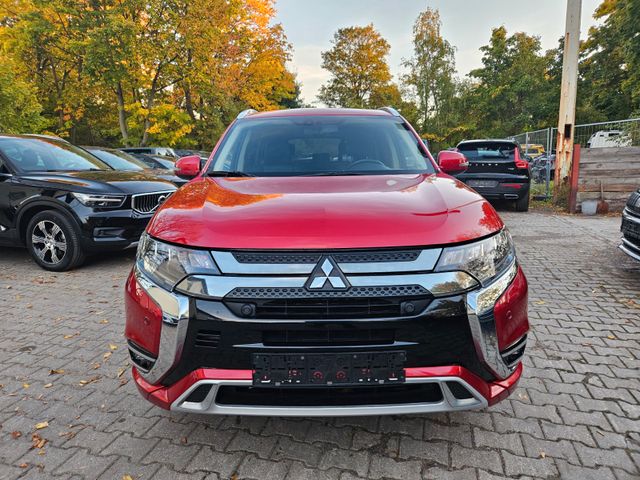 Mitsubishi Outlander PHEV Intro Edition 4WD KAMERA,LEDER,TO