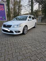 Skoda Octavia 2.0 TFSI DSG RS Combi RS - Skoda Octavia: RS TFSI