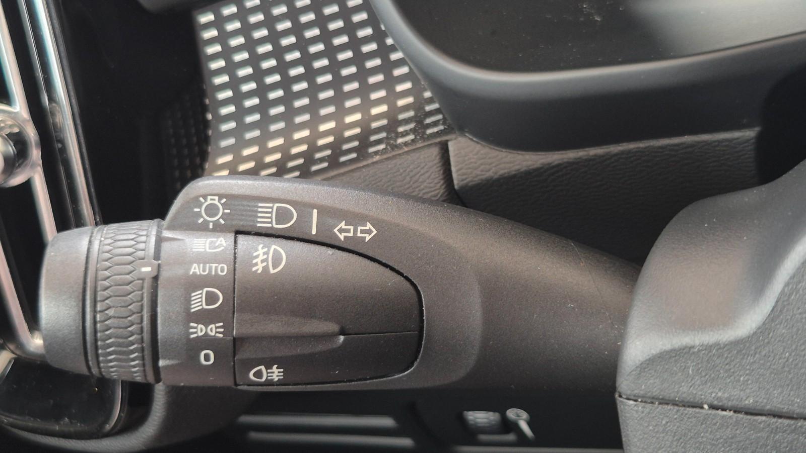 Volvo XC40 T5 R Design AWD Pano H&K Carplay