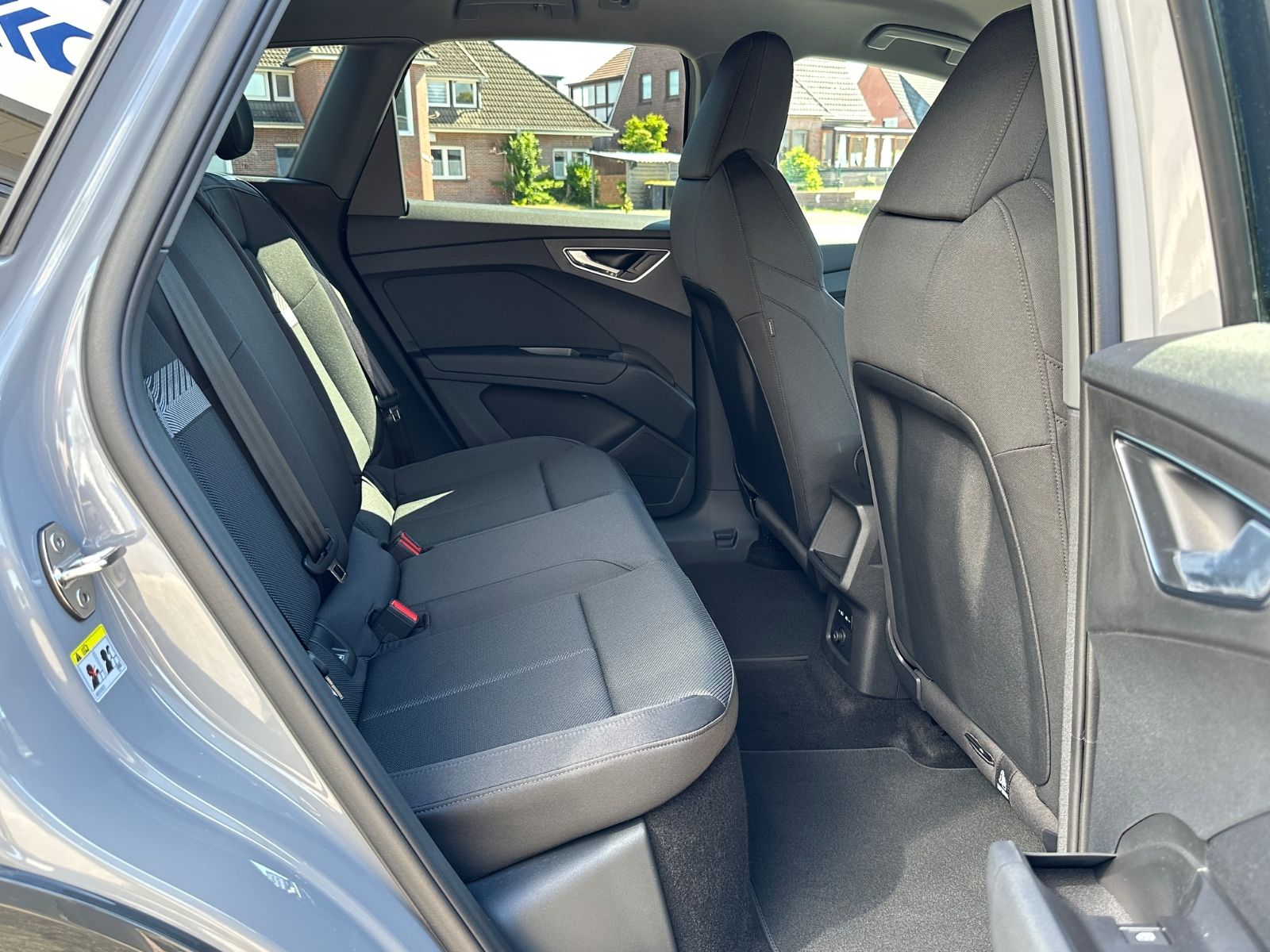 Fahrzeugabbildung Audi Q4 45 e-tron advanced quattro Navi/ACC/Matrix