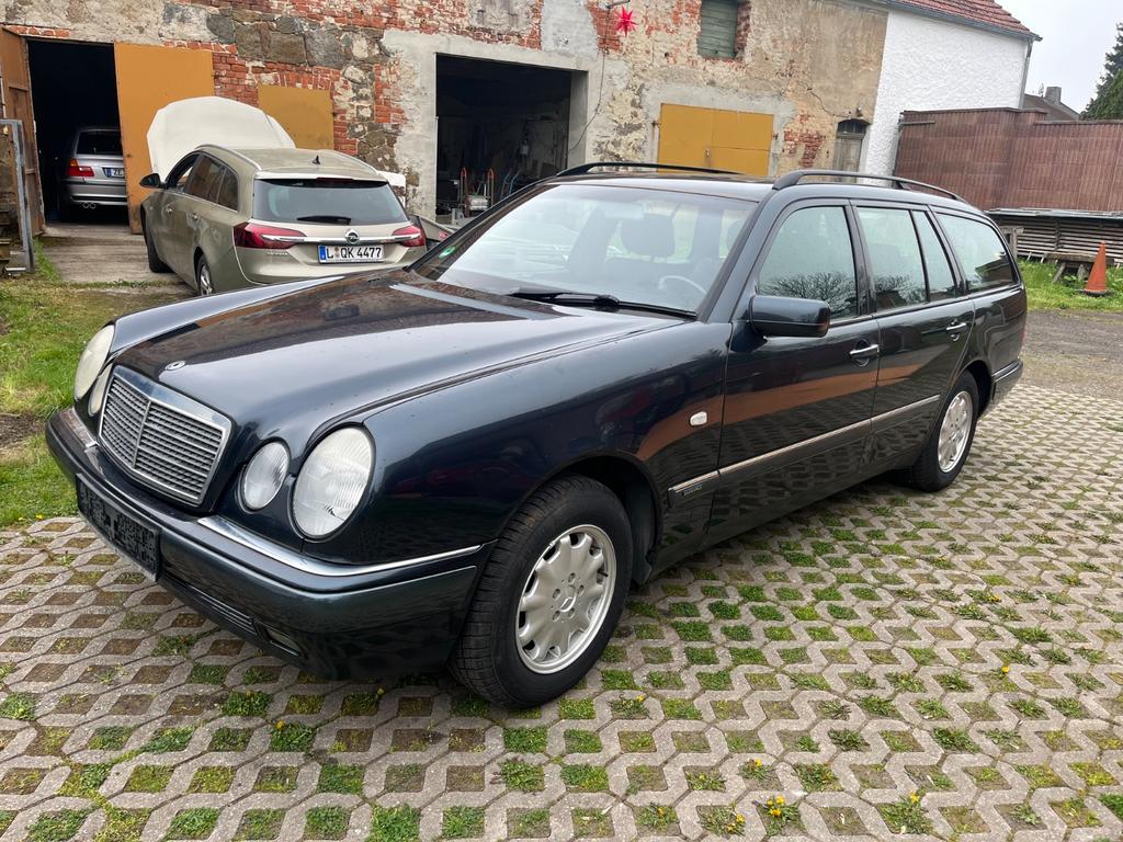 Mercedes-Benz E 240