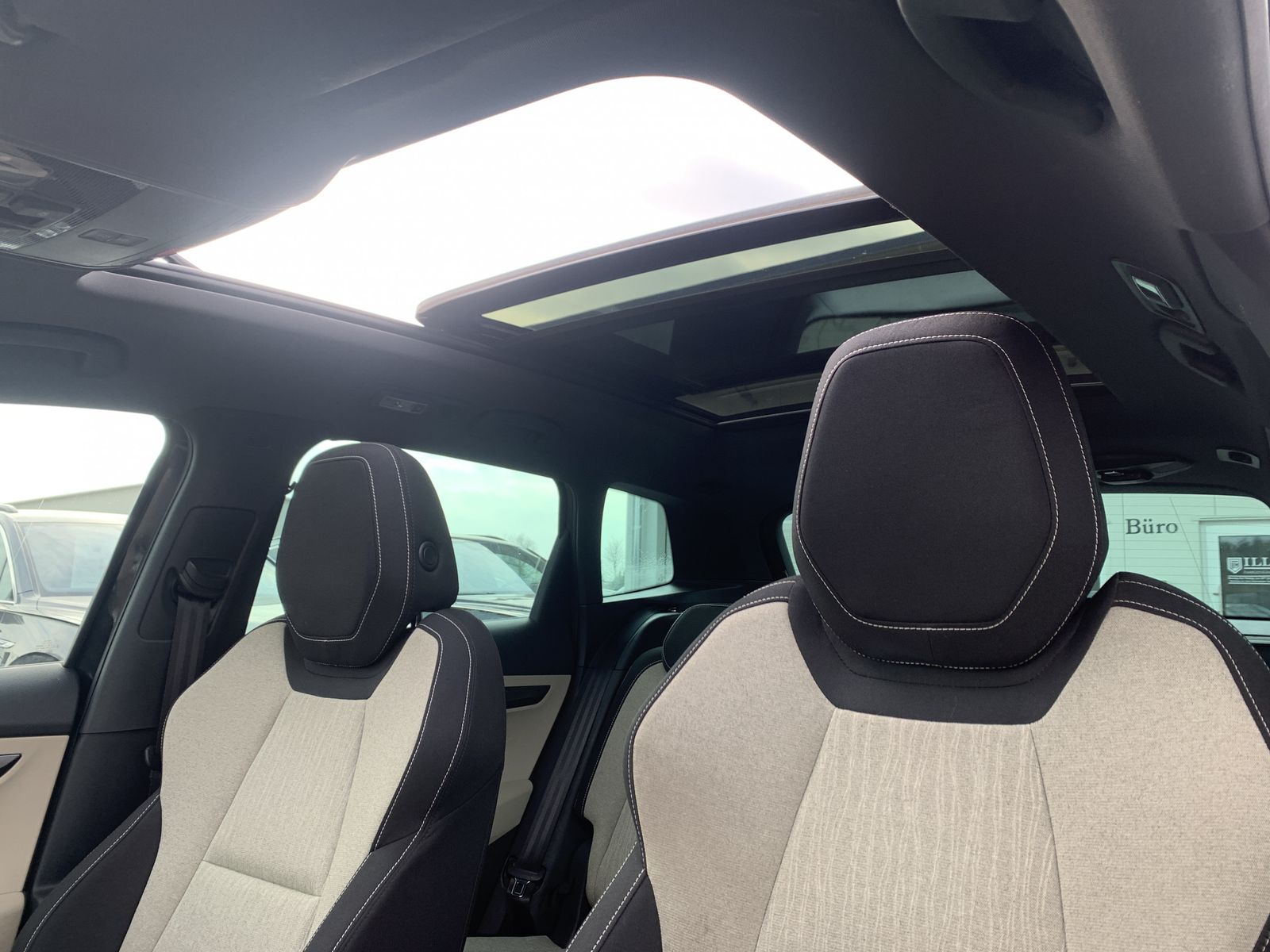 Fahrzeugabbildung SKODA Karoq 2.0 TDI*Style*LED*Navi*Pano*STHZ*CANTON*