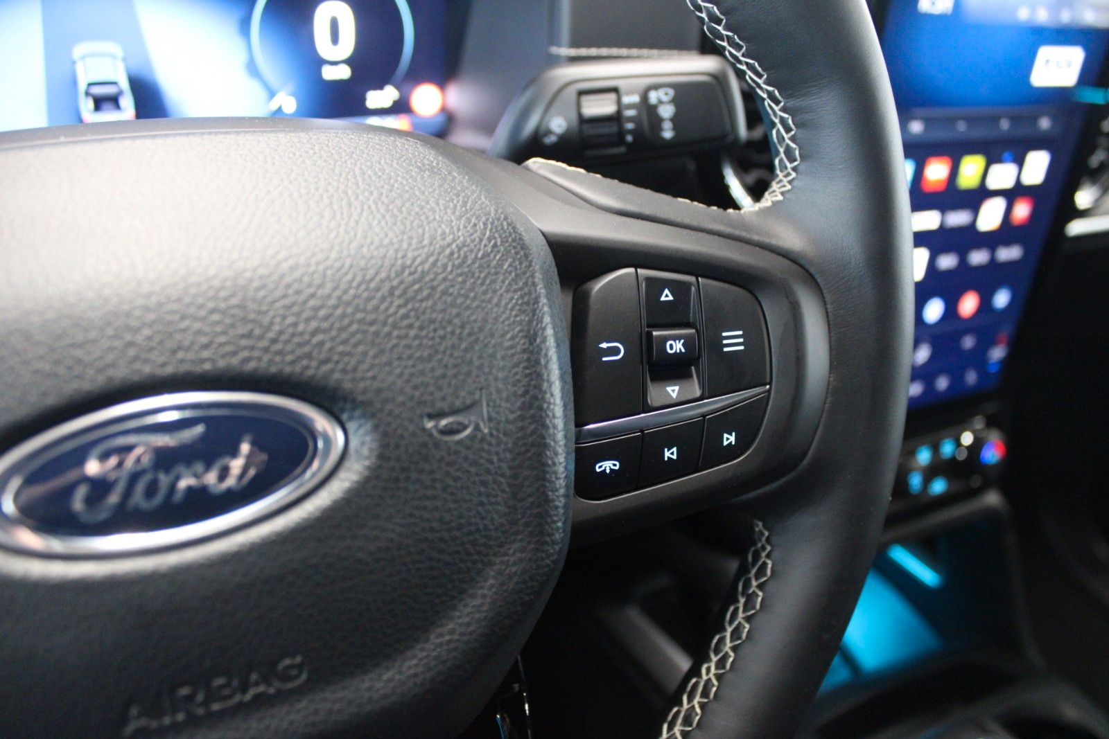 Fahrzeugabbildung Ford Ranger Platinum Automatik LEDER AHK ROLLO STDH